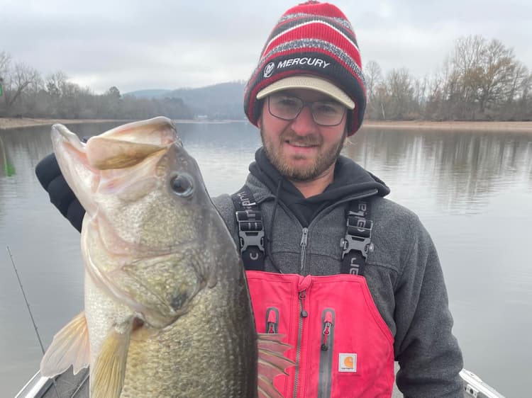 WINTERTIME JUICE HOLES on LAKE CHICKAMAUGA